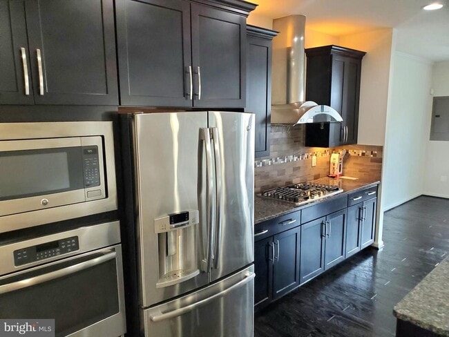 Building Photo - 42318 Benfold Square