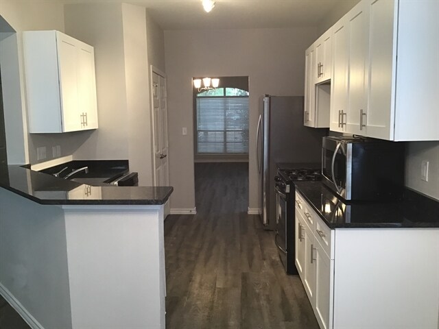 Building Photo - 10931 S Falls Terrace
