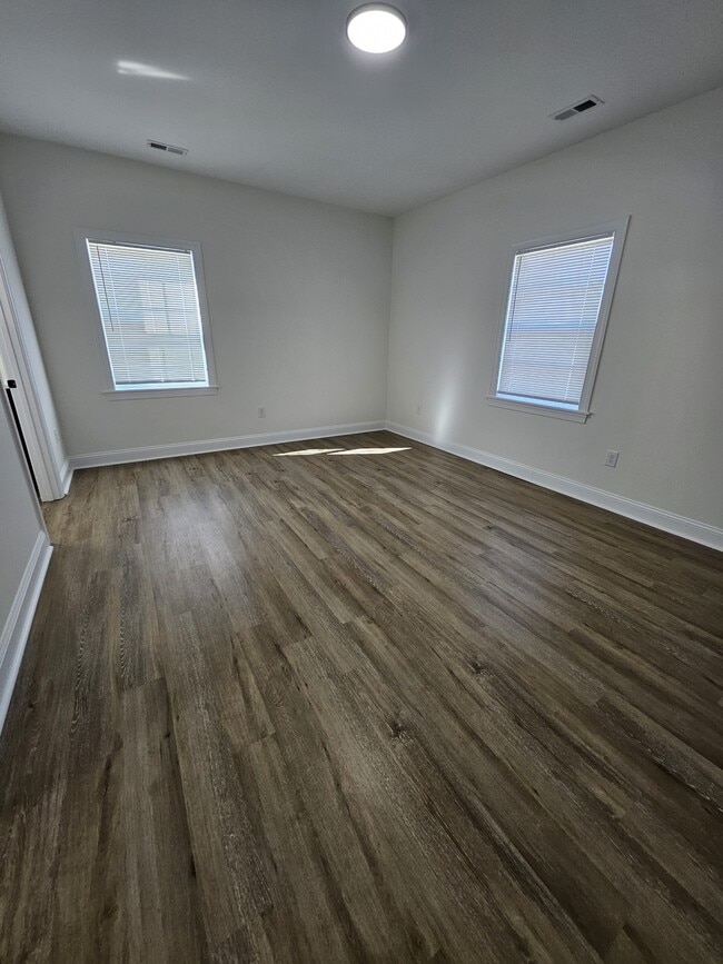 Building Photo - 1033 Oberry Rd