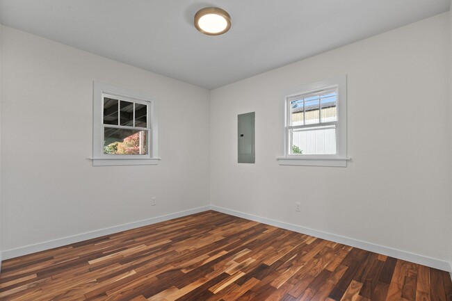 Building Photo - 4bd/2.75ba Seattle Home