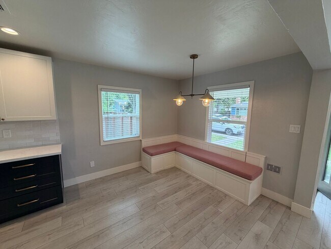 Building Photo - 3 Bedroom | 1.5 Bathroom | Single-Family Home
