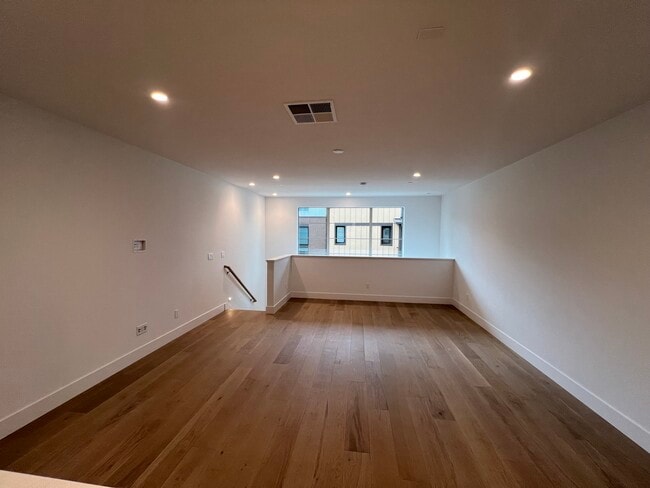 Building Photo - 15309 McCobb Dr