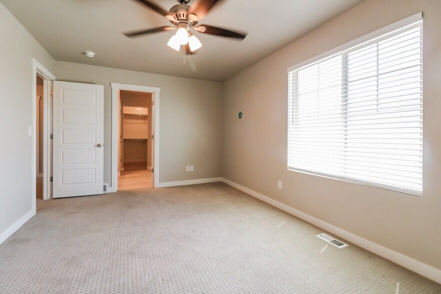 Building Photo - 1083 W Osprey Dr