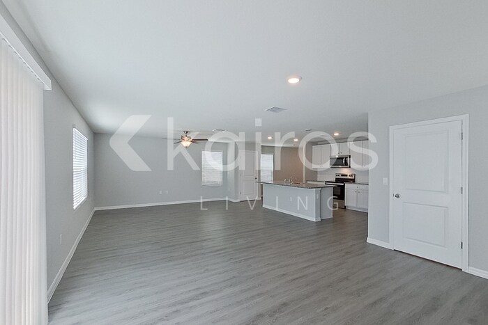 Building Photo - 8645 SW 44th Ct
