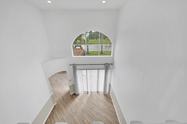 Building Photo - 5878 Bay Hill Cir