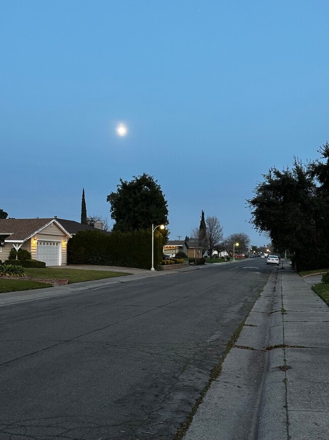 Building Photo - 1600 60th Ave