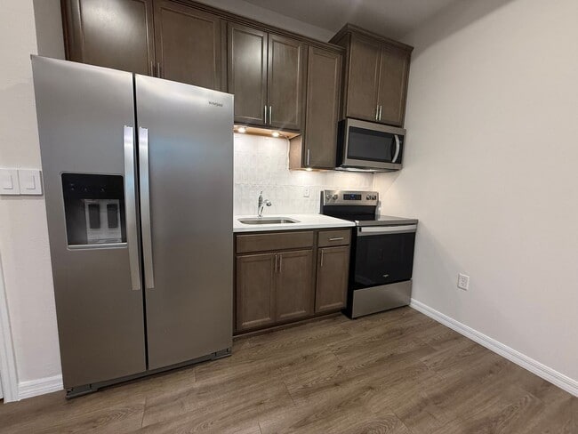 Building Photo - 1/1 apartment in Plant City