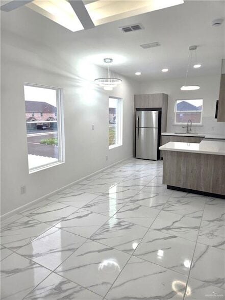 Building Photo - 3201 Magdalena St