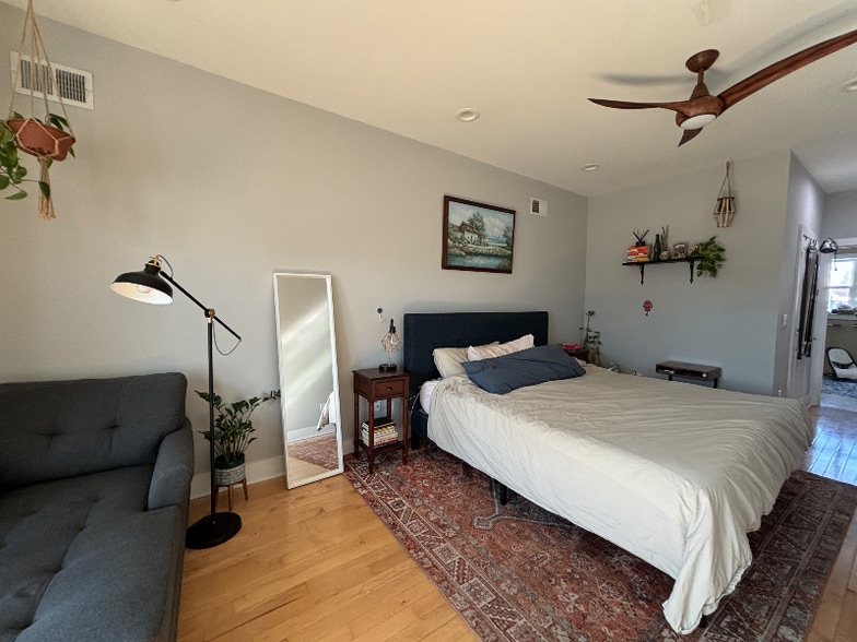 Building Photo - 527 Titan St