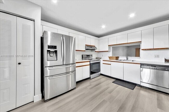 Building Photo - 13001 SW 11th Ct