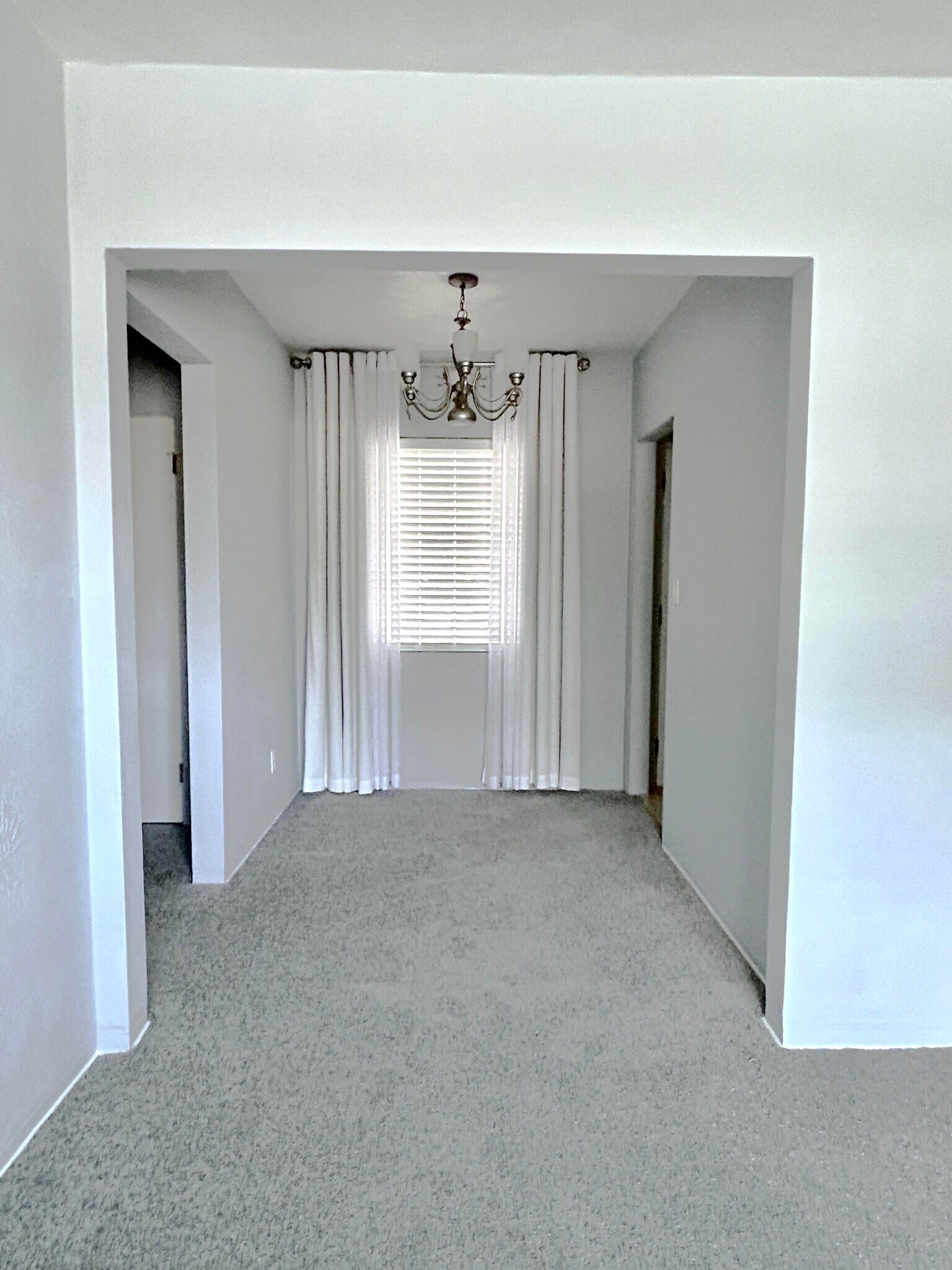 Building Photo - 941 N Oleander Ave