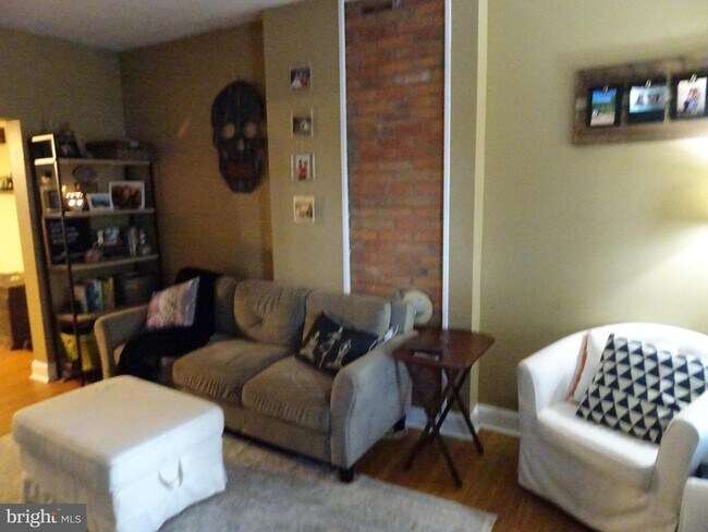 Building Photo - 616 Delaware St