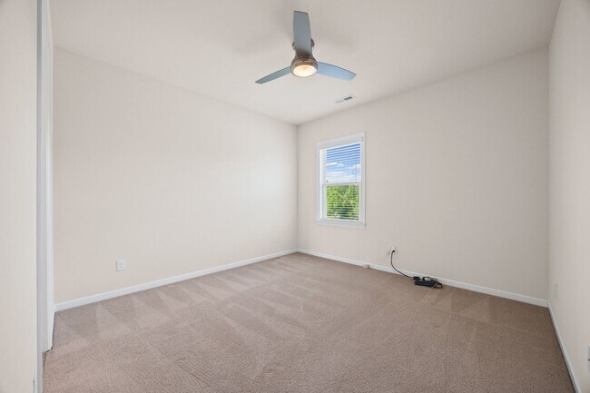 Building Photo - Stunning 4 bedrm, 3.5 Bath home in Chapel Cove of South Charlotte!