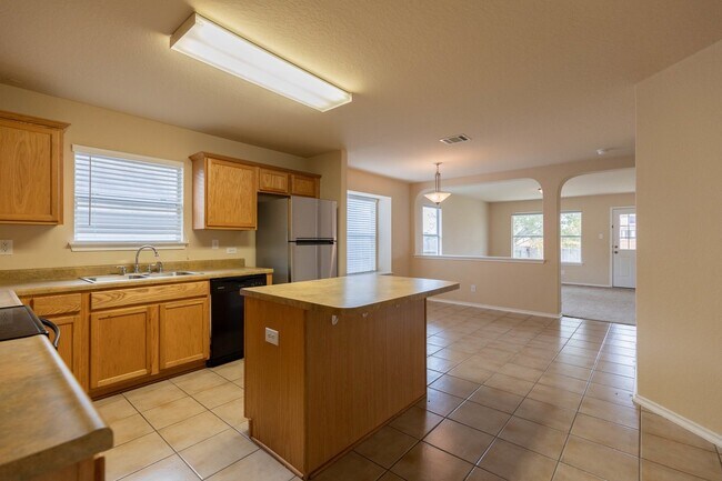 Building Photo - 2476 Medina Dr