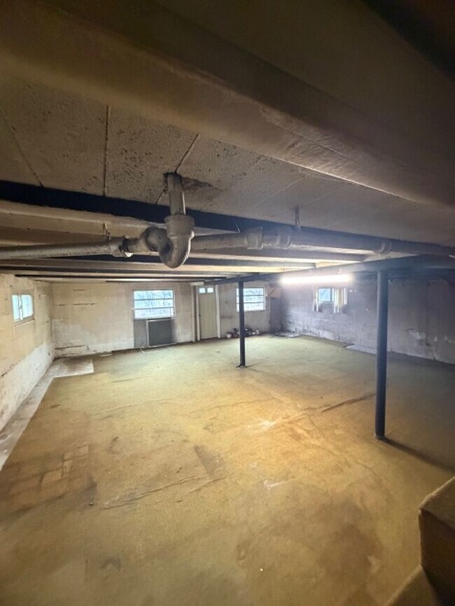 Building Photo - Maryville City  37801 - 3 bedroom, 2.5 bath home - Contact Debra Davis (865) 591-8281