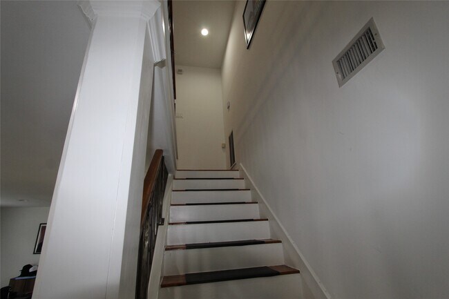 Building Photo - 2008 Taft St