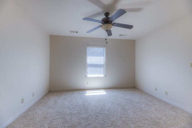 Building Photo - 11841 S Pittsburg Ave