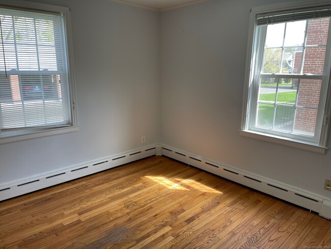 Building Photo - 1058 Farmington Ave