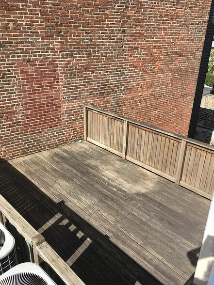 Building Photo - 702 N 2nd St