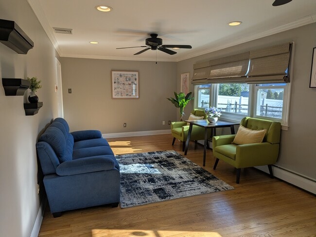 Building Photo - 89 Hedgerow Dr