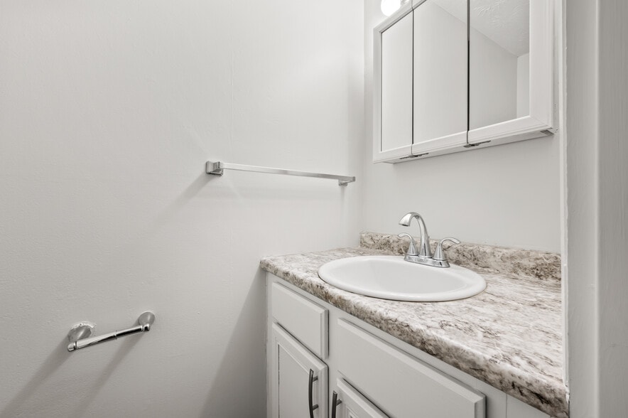 Building Photo - 343 Oakland St