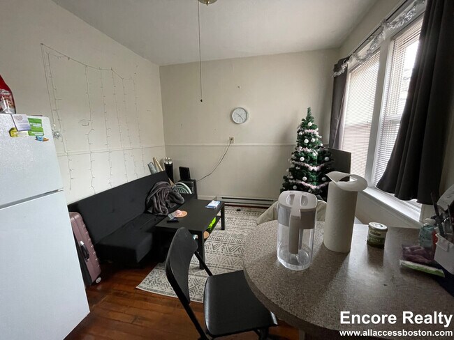 Building Photo - 883 Huntington Ave