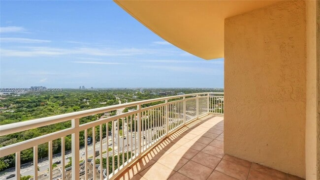 Building Photo - 2475 Brickell Ave