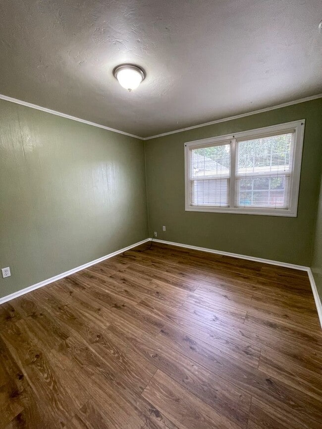 Building Photo - Renovated 3 Bed, 2 Bath House with Large Yard