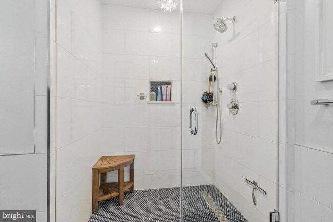 Building Photo - 1001 L St NW