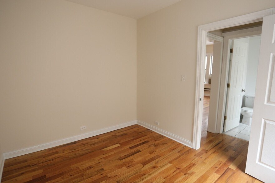 Building Photo - 3728 N Pine Grove Ave