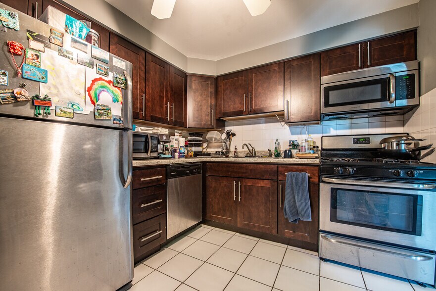 Building Photo - 5525 N Chester Ave