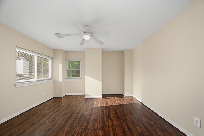 Building Photo - 14135 Swallowfield Dr