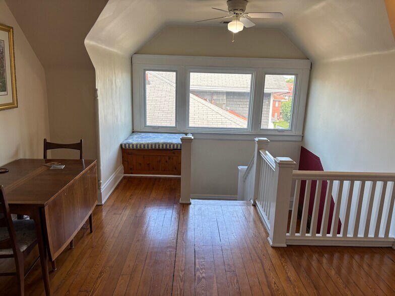 Great natural light - 1528 Quarrier St