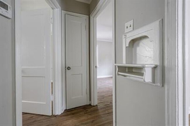 Building Photo - Limited Time $200 Move-In Special! Modern updates, spacious layout, and ready for you to make it ...