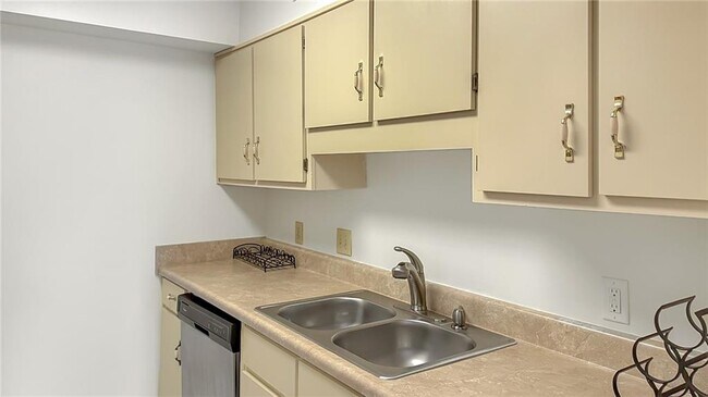 Building Photo - 475 Mount Vernon Hwy NE