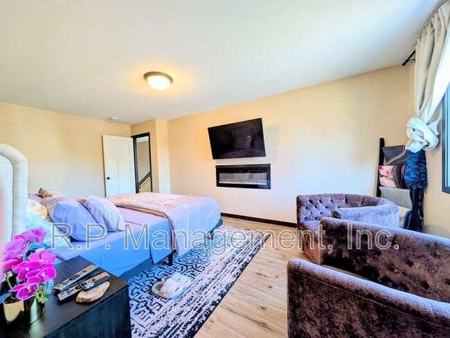 Building Photo - 5286 Greenwood Dr