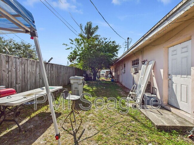 Building Photo - 2711 NW 1st St