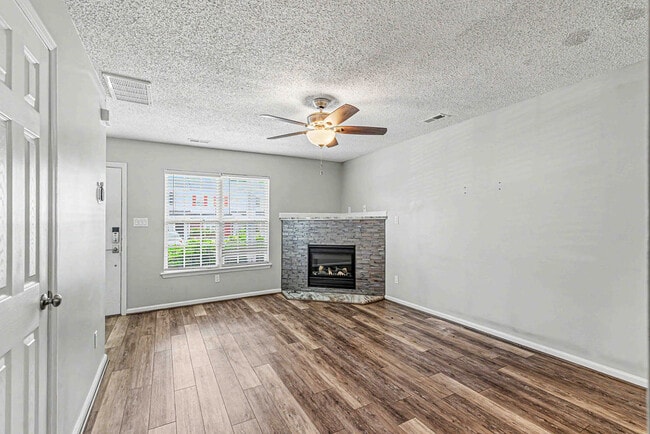 Building Photo - 103 Meadowbrook Ln
