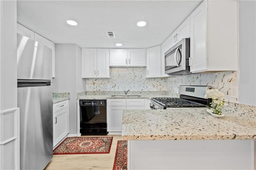 Building Photo - 1707 Cotton Patch Ln