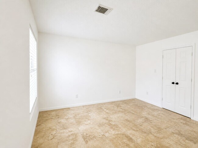 Building Photo - 1011 Backland Ct