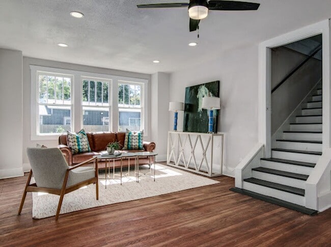 Building Photo - FULLY UPDATED - 4Bedroom on the Arkansas Side