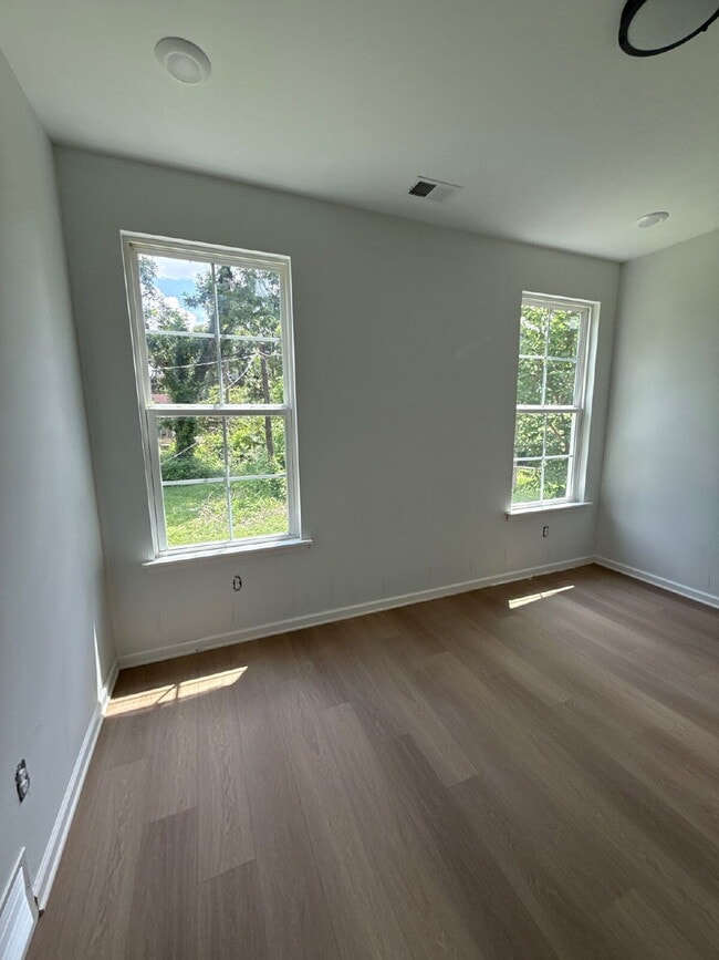 Building Photo - Fully Renovated Spacious 3BR in South Memphis – Section 8 Welcome