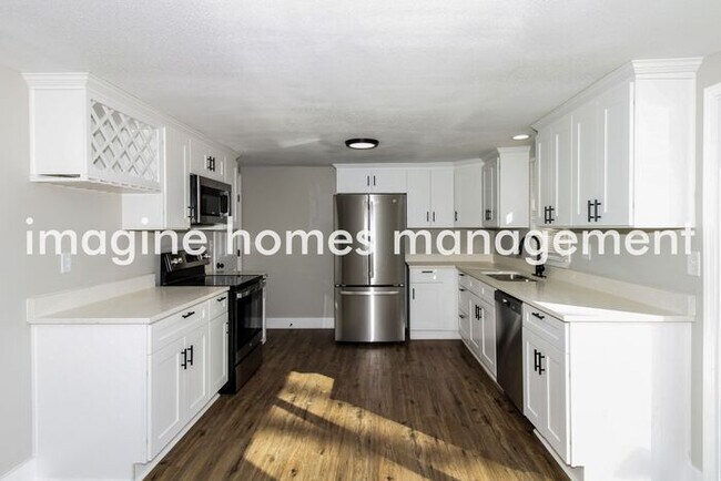 Building Photo - Remodeled 3 Bedroom Home in Kansas City