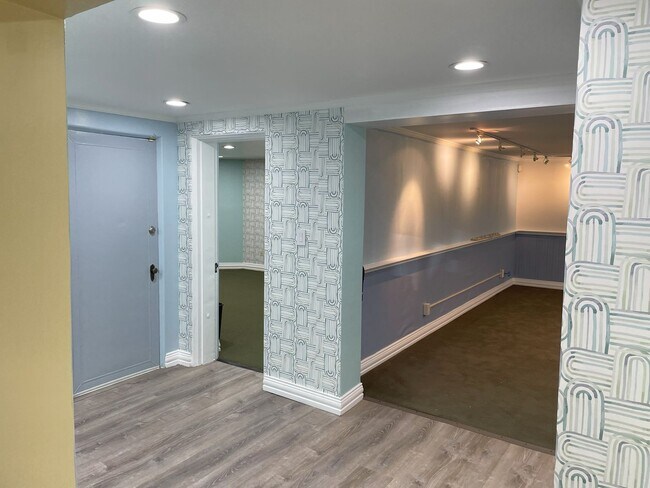 Building Photo - Downing St.