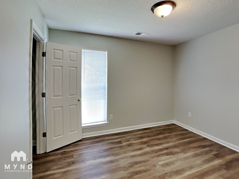 Building Photo - 5624 Kaitlyn Dr W