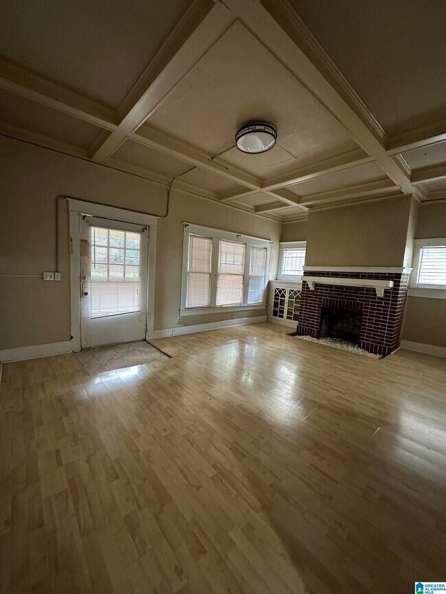 Building Photo - 1502 16th Ave S