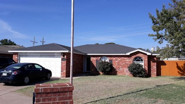 Building Photo - Available JULY 1st! Beautiful clean open concept home!