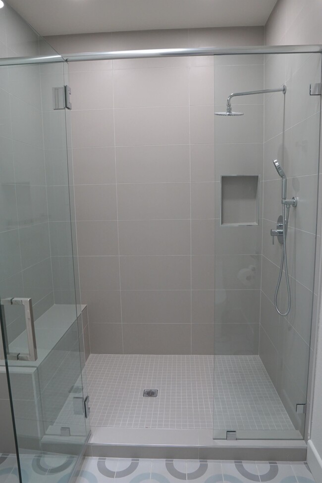 Building Photo - 204 N Hermosa Dr