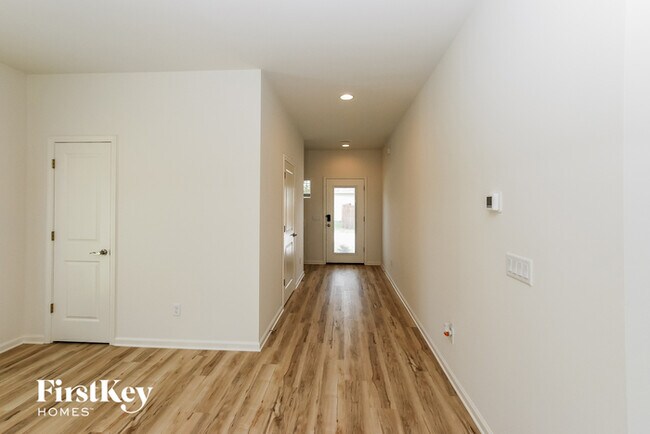 Building Photo - 456 Monet Ave