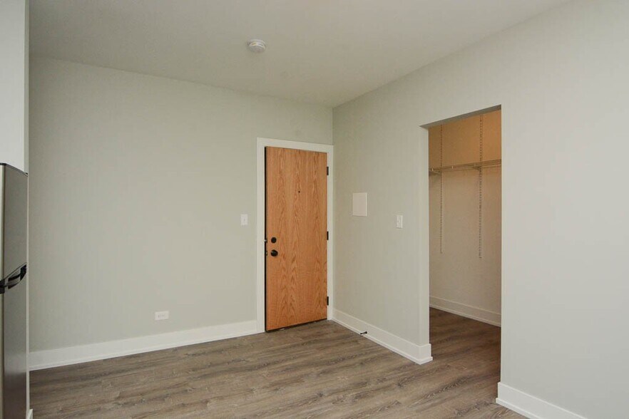 Building Photo - 432.5 W Belden Ave